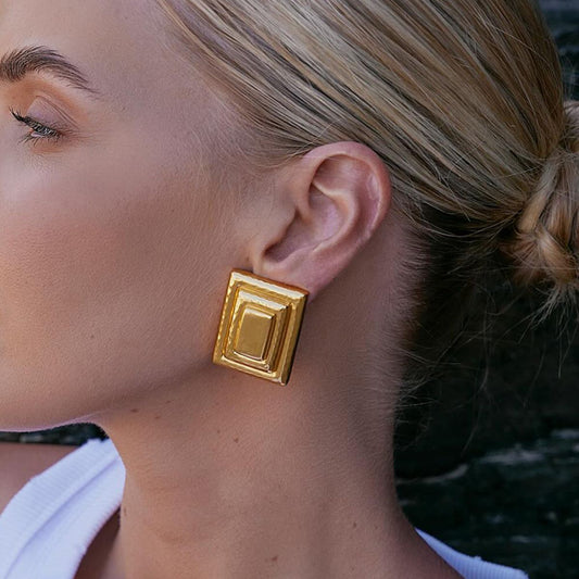When to Wear Gold, When to Wear Silver: FAQ Guide