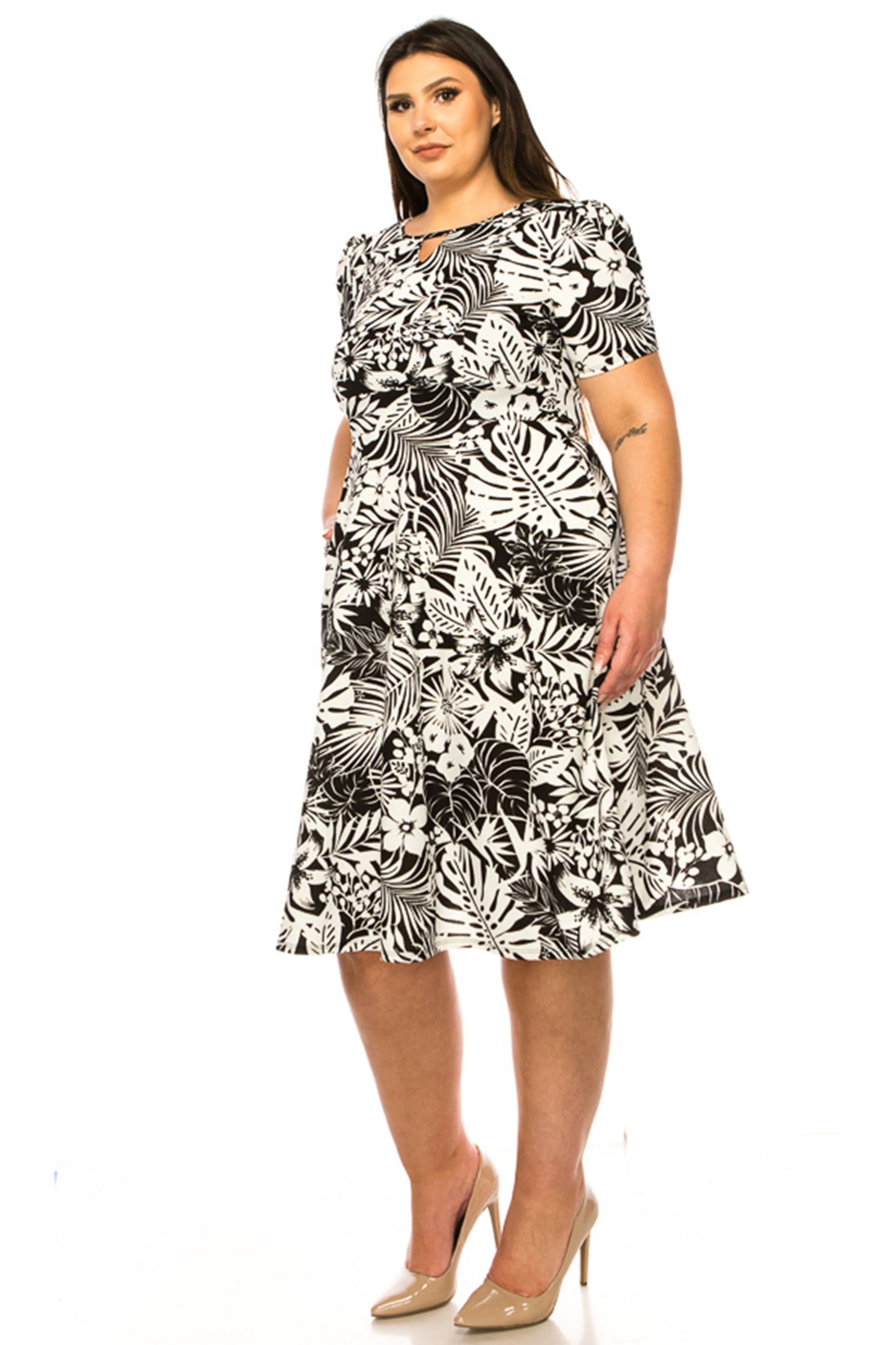 Women's Plus Size Dress with Puff Sleeves and Keyhole Front