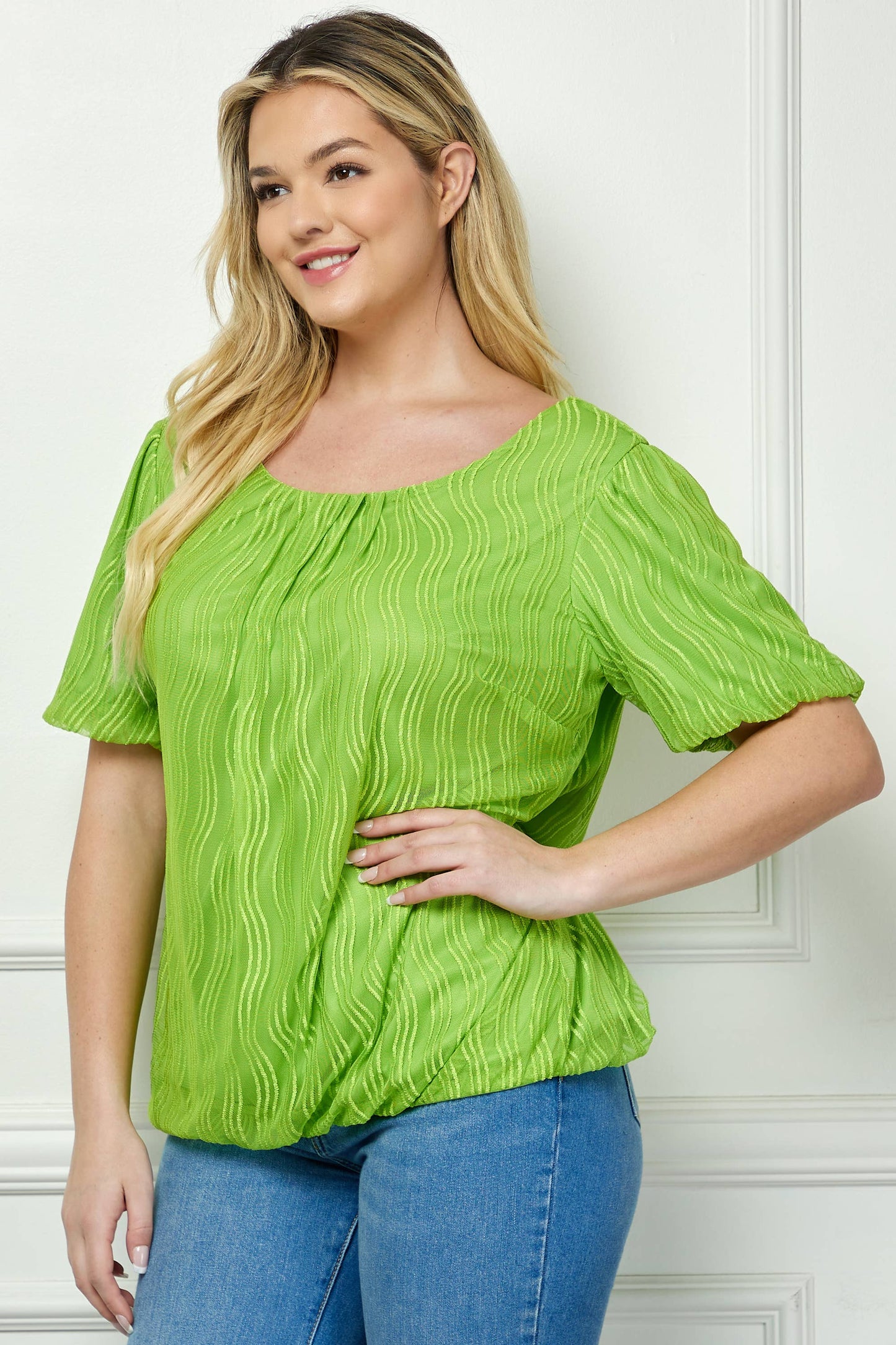 PLUS SIZE WAVE CORD MESH BUBBLE SLEEVE PLEATS TOP